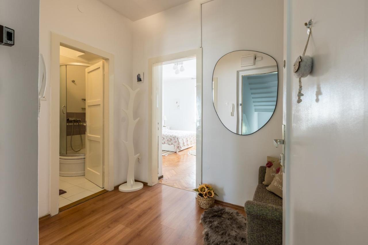 Noe And Joey Apartment Split Luaran gambar